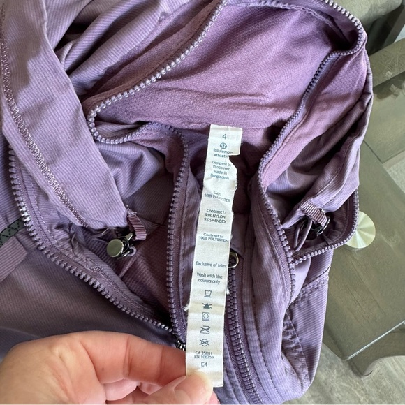 Lululemon 🍋 Light Weight Purple Hooded Jacket - Picture 12 of 13